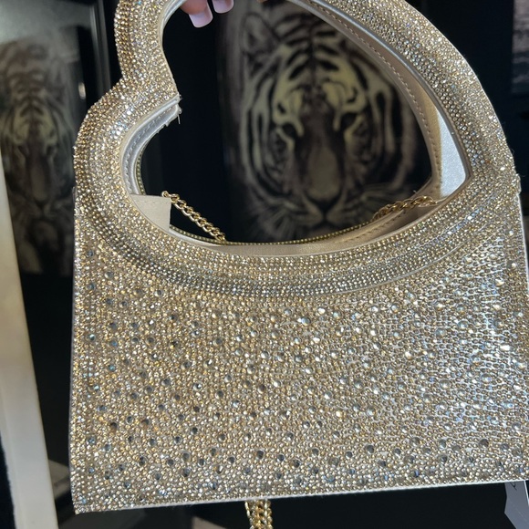 🌹NWT- ALessia Elegant Champagne Embellished Women's Bag with Heart shape handle🌹 - Picture 12 of 14